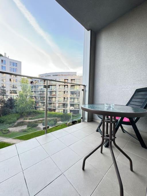 Wygodna Kawalerka Grojecka 194 Apartament *